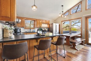 Frigorífic, microones, forn i placa de cuina 