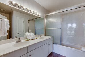 Condo, 3 Bedrooms | Bathroom | Towels