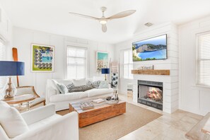 House, 2 Bedrooms | Living room - Villas at Sunset Beach by Forehand Rentals (Panama City Beach)