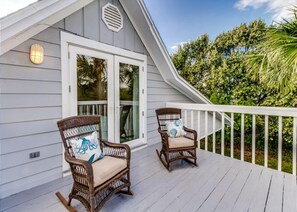House, 4 Bedrooms | Balcony