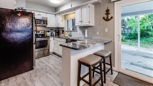 House, 4 Bedrooms | Dapur peribadi | Mesin basuh pinggan mangkuk 