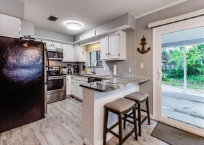 House, 4 Bedrooms | Private kitchen