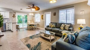 House, 4 Bedrooms | Ruang tamu