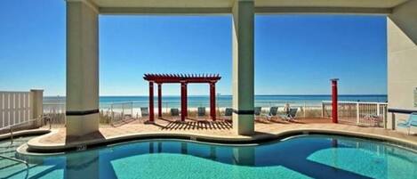 Alberca al aire libre por temporada y camastros