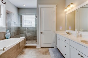 House, 4 Bedrooms | Bathroom