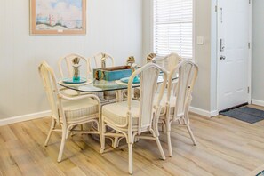 House, 2 Bedrooms | Private kitchen