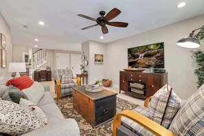 Unclassified image, 3 of 28, button - Stone Park Cottage - Downtown - 1 mi to UofA (Fayetteville)