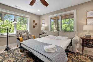 Unclassified image, 5 of 28, button - Stone Park Cottage - Downtown - 1 mi to UofA (Fayetteville)