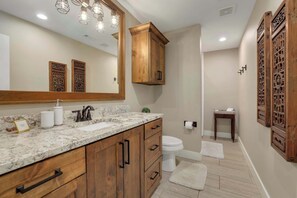 Suihku, hiustenkuivaaja, sampoo