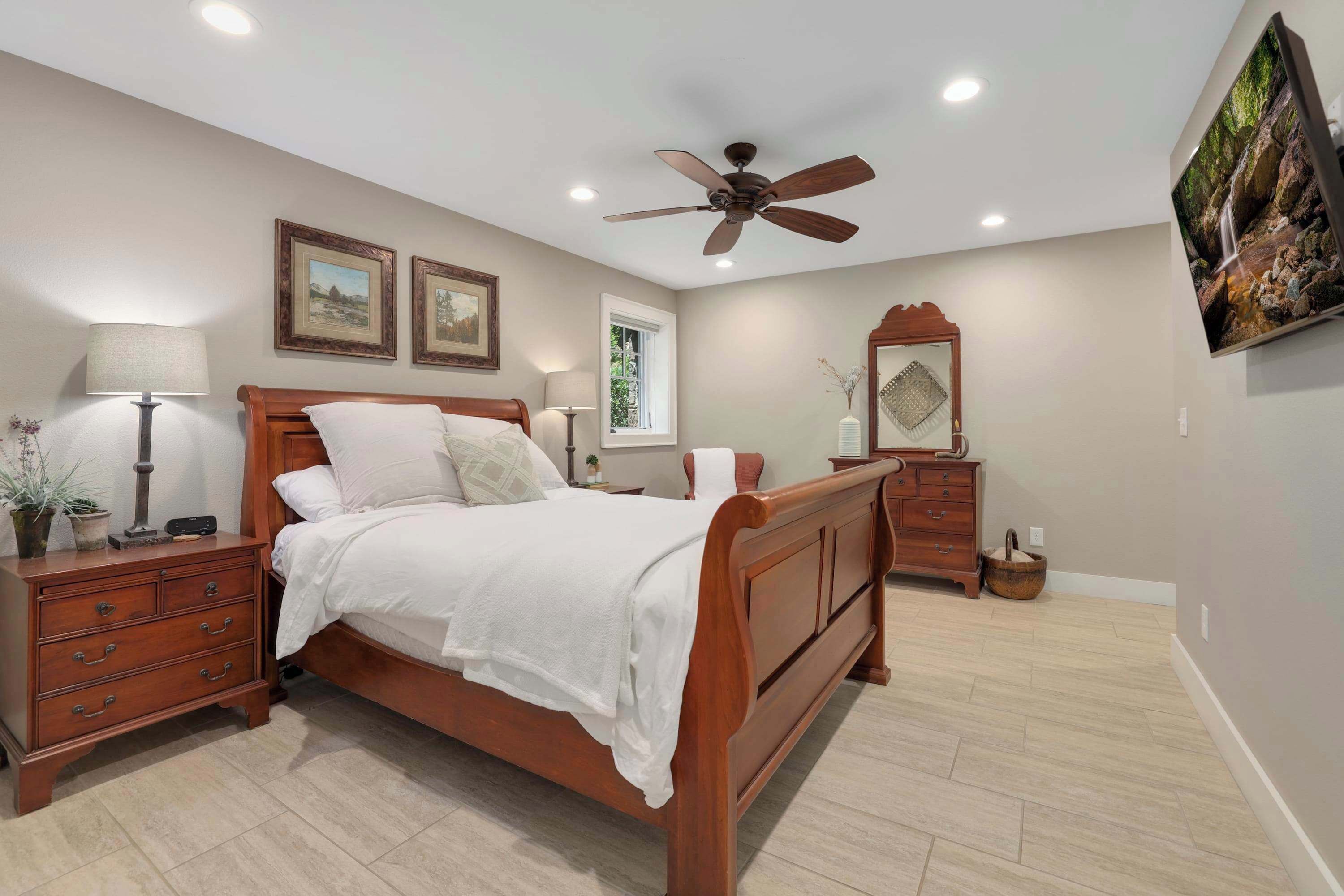 2 chambres, fer et planche à repasser, Wi-Fi, draps fournis