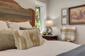 Unclassified image, 2 of 28, button - Stone Park Cottage - Downtown - 1 mi to UofA (Fayetteville)