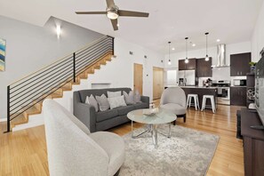 Televisión y oficina 