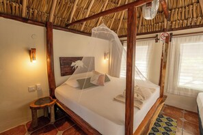 Cabana, banheiro privativo, vista para a praia | Roupa de cama