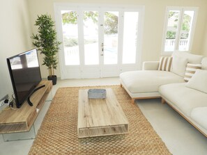 TV - Villa with sea views, 4 bedrooms, free WIFI (Binisafuller)