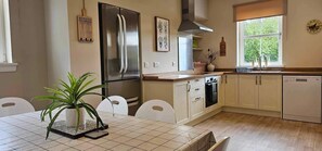 Ferienhaus, 4 Schlafzimmer | Eigene Küche | Großer Kühlschrank, Mikrowelle, Ofen, Herdplatte