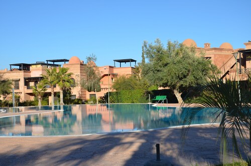 Beautiful apartment with swimming pool 2 bedrooms garden terrace renovated