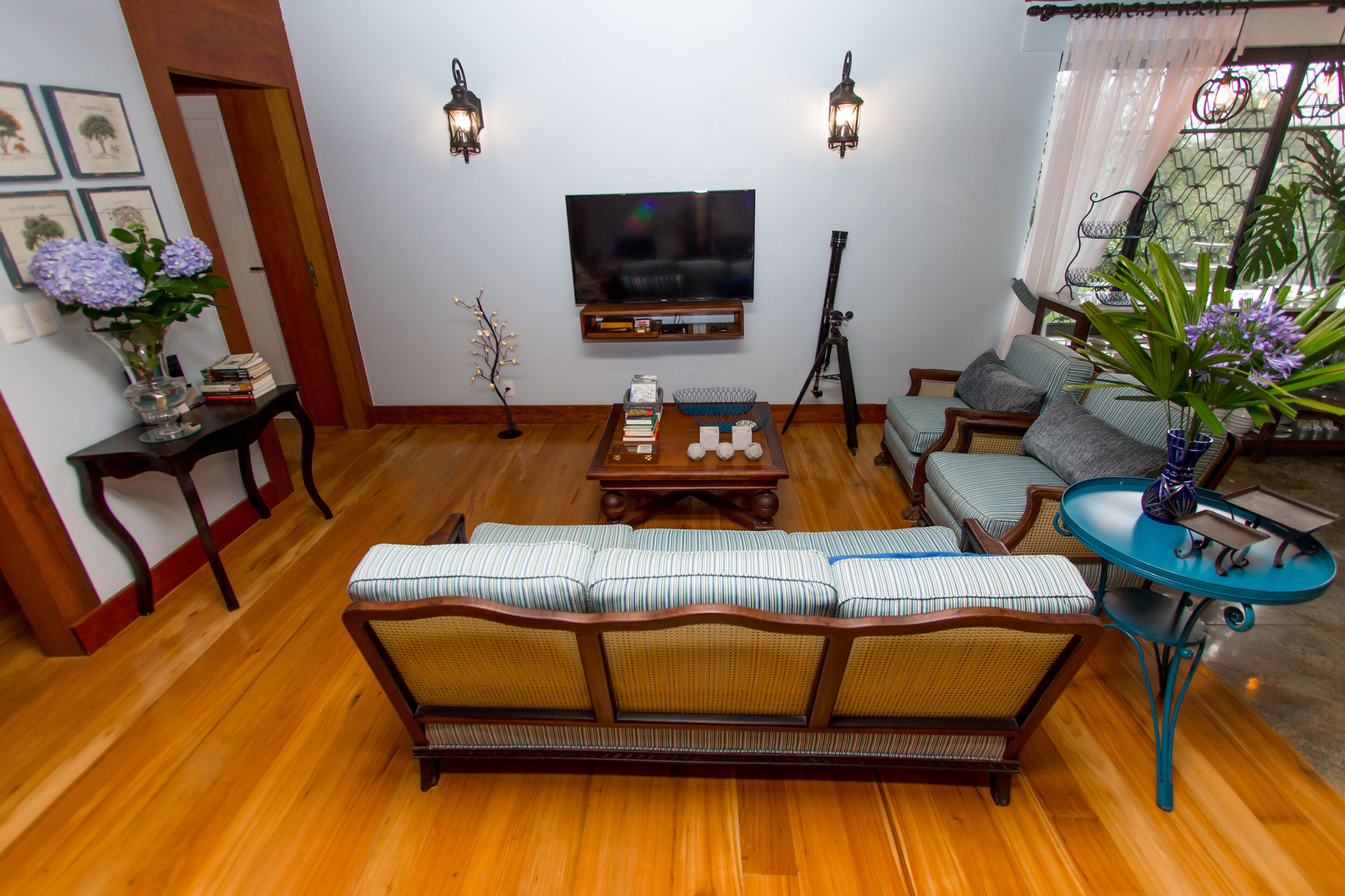 A living room with a sofa, a coffee table, a TV, and a lamp.