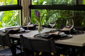 Superior Chalet, 1 King Bed with Sofa bed, Jetted Tub, Garden View | In-room dining