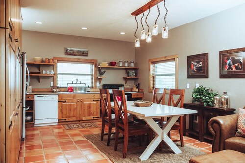 1- Bedroom 1- Bathroom Ranch Guest house.