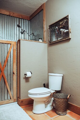 1- Bedroom 1- Bathroom Ranch Guest house.