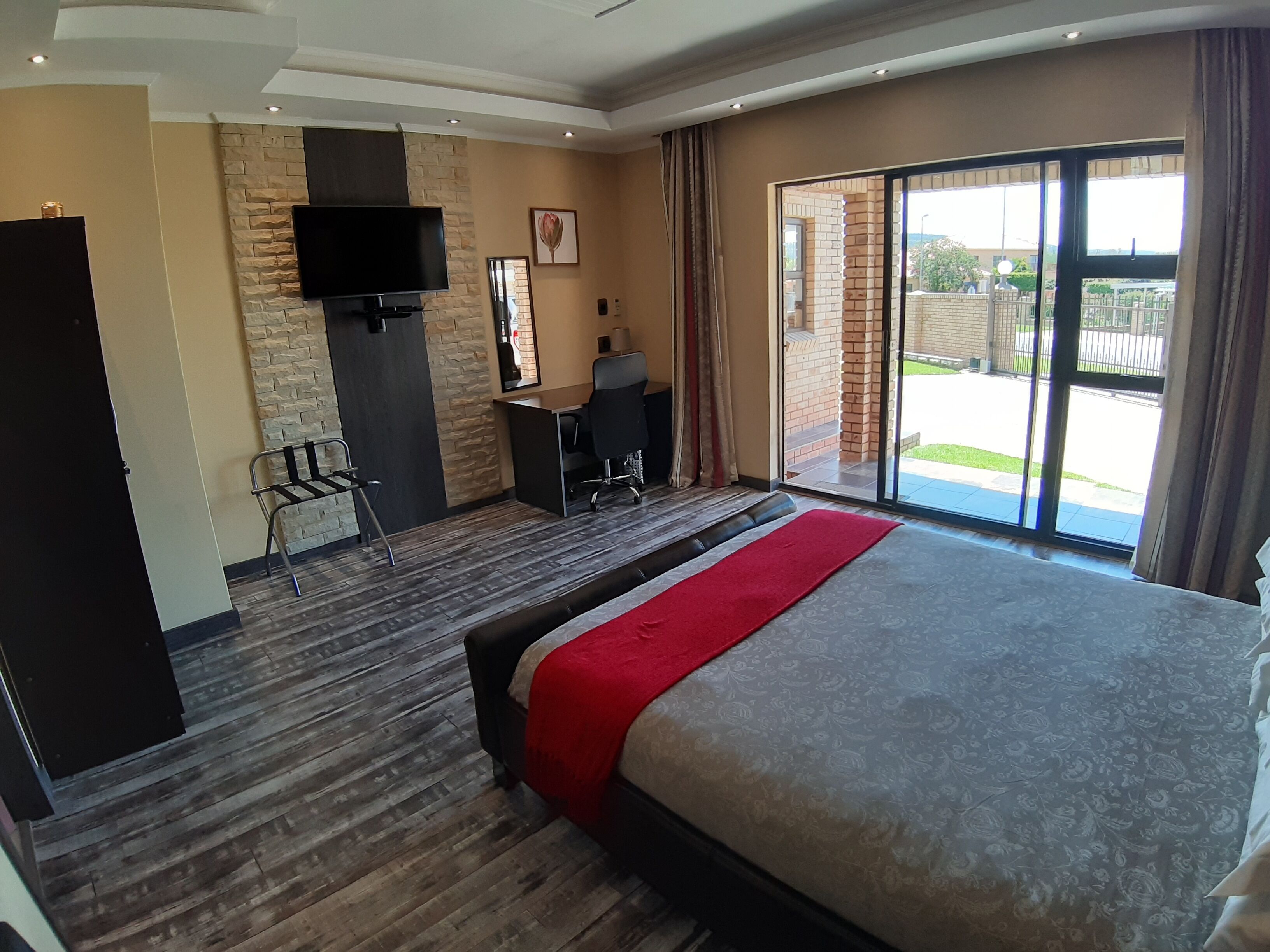 Zimmer (Queen (Shower only)) | Allergikerbettwaren, Betten mit Memory-Foam-Matratzen, Zimmersafe