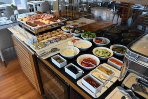Free daily buffet breakfast