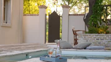 Luxury Suite, 1 Bedroom (Daphne) | In-room safe, individually decorated, blackout drapes, soundproofing