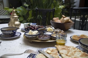 Breakfast buffet - RIAD DAR LEMRABET (Fes)