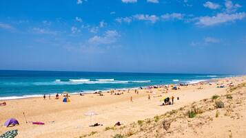 Una spiaggia nelle vicinanze