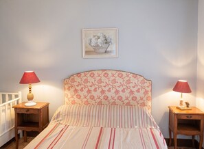 4 Schlafzimmer, Bügeleisen/Bügelbrett, WLAN