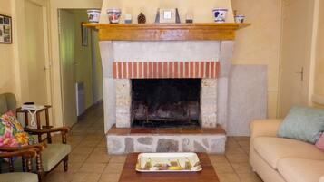 Fernseher, Kamin