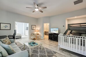4 Schlafzimmer, Bügeleisen/Bügelbrett, Reisekinderbett, WLAN