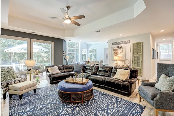 Téléviseur, table de ping-pong