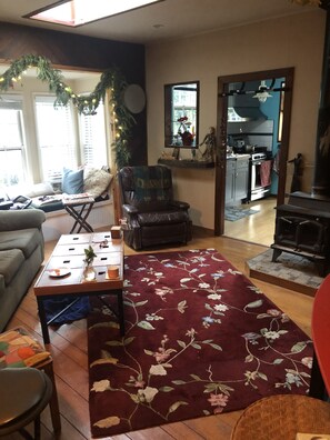 TV - Awesome views, Eclectic, charming cottage (Fairfax)