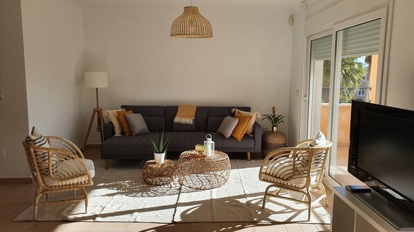 TV - Duplex overlooking pools and mountains in Altaona Golf (Murcia)