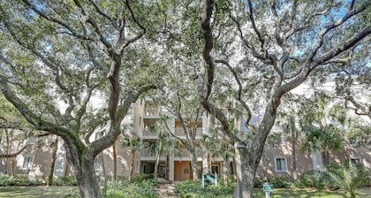 Cozy 2 bed/2 bath, Steps to The Beach, 2021 Beachwood
