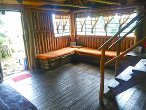 Deluxe Cabin | Living area