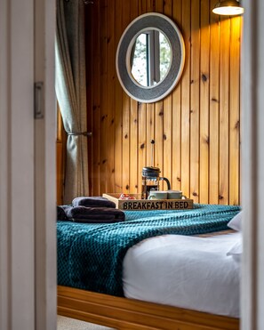 2 bedrooms, iron/ironing board, travel cot, free WiFi