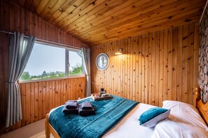 2 bedrooms, iron/ironing board, travel cot, free WiFi