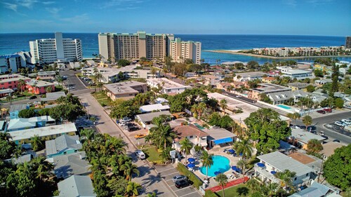 Gulfside Resort.  Suite 10 'Cool Pool'