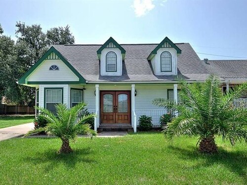 Private Guest House Near Downtown 