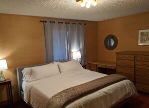 4 bedrooms, iron/ironing board, WiFi, bed sheets