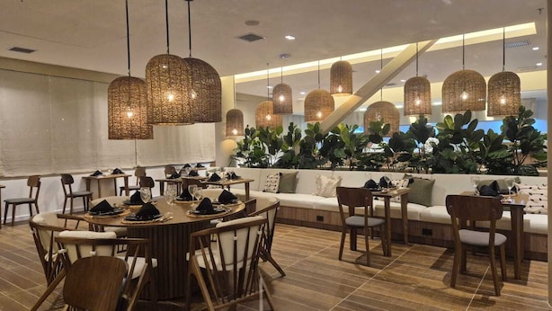 3 restaurants servant le petit déjeuner, le déjeuner et le dîner