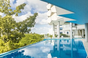 Outdoor pool, open 8:00 AM to 6:00 PM, pool umbrellas, pool loungers - Grand Sirenis San Andres (San Andrés)