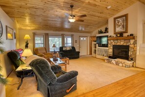 TV, fireplace
