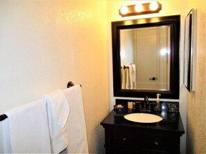 Bathroom - Excellent Escape into the Mountains (Show Low)