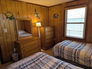 4 bedrooms, iron/ironing board, free WiFi - Oceanside Beach Cottage! Steps to the ocean!  Great Location!  Kitty Hawk, NC (Kitty Hawk)