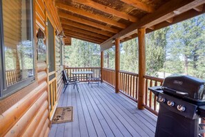 Outdoor dining - Garita Cabin in Bison Ridge (Show Low)