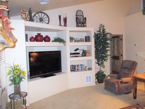 TV, fireplace - Pinetop Country Club Hand Haven (Pinetop)