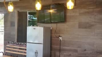 Family Cottage, 2 Bedrooms | Private kitchen | Microwave